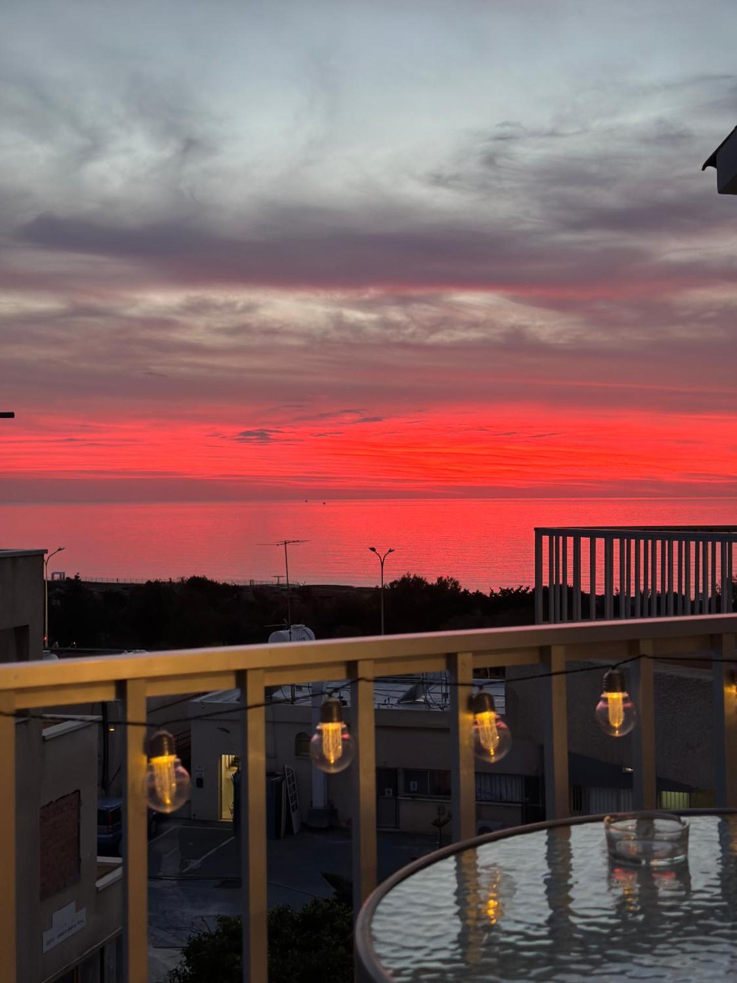 Sea View Apartment Near The Beach Paphos Eksteriør bilde