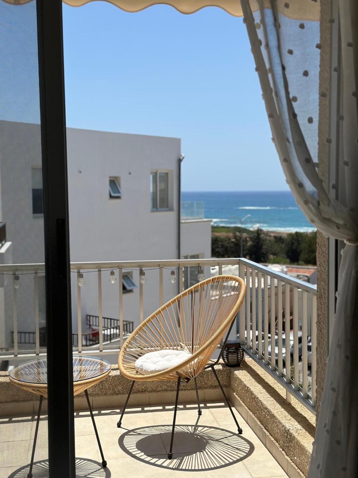 Sea View Apartment Near The Beach Paphos Eksteriør bilde